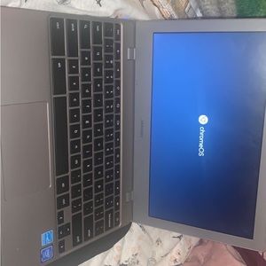It’s Samsung computed serie Chromebook 4 4GB MEMORY 32 HARD DRIVE .